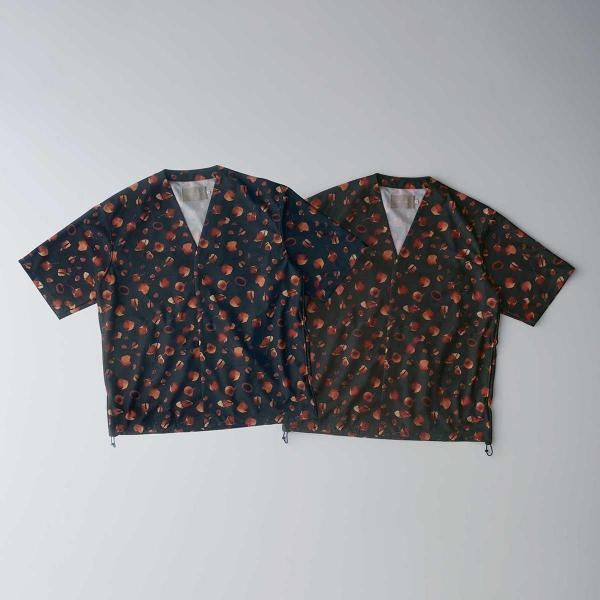 <img class='new_mark_img1' src='https://img.shop-pro.jp/img/new/icons1.gif' style='border:none;display:inline;margin:0px;padding:0px;width:auto;' />CURLY(꡼)/TRICOT PRINT COLLARLESS SHIRT -sunset droplets-
