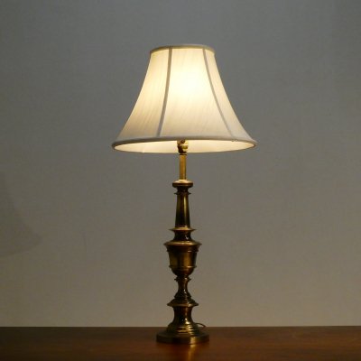 <img class='new_mark_img1' src='https://img.shop-pro.jp/img/new/icons30.gif' style='border:none;display:inline;margin:0px;padding:0px;width:auto;' />Vintage Table Lamp / Brass Vase