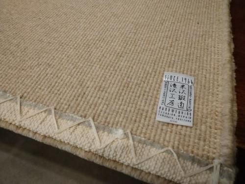 段通　ラグ　ベージュ 米沢段通・滝沢工房 ラグ 自然色 無地ベージュ 45×63cm - 工芸