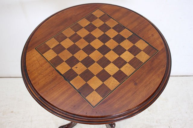 希少で価値のあるアンティークのチェステーブル～イギリス製