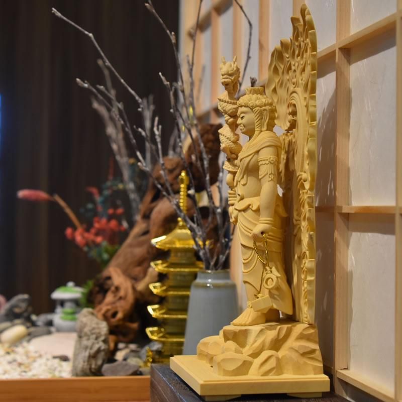 【新品・未使用】 不動明王　柘植　総高さ約21.5㎝　台付　不動明王座像　座不動 新品・未使用】 不動明王 柘植 総高さ約21.5㎝ 台付 不動明王座