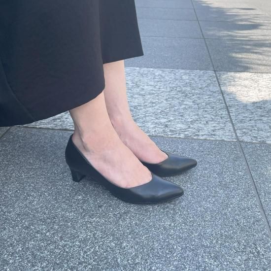レインポインテッドトゥパンプス | ブラック - jupery