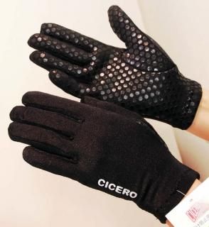 ボディボードで手を守るグローブ。日焼け防止用や防寒用の ボディボードで手を守るグローブ。日焼け防止用や防寒用の