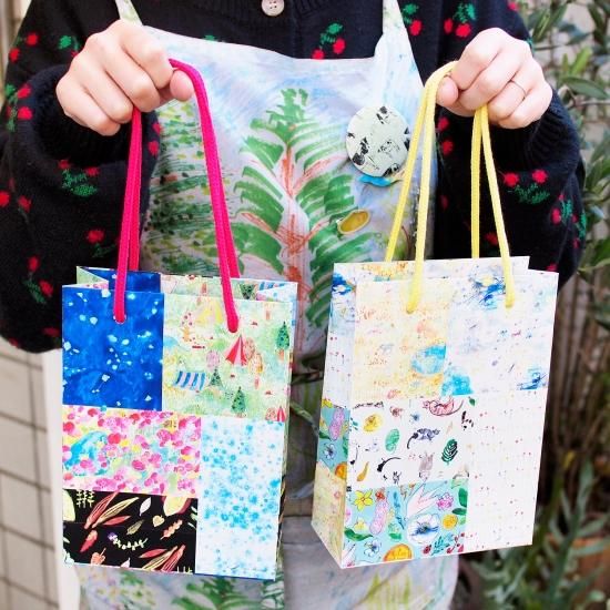 若者の大愛商品 イラスト柄紙袋「パッチワーク柄 Papermessaage - 濃」 クラフト・布製品