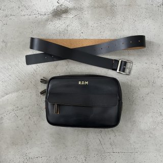 R&D.M.Co-<br> LEATHER BODY BAG<img class='new_mark_img2' src='https://img.shop-pro.jp/img/new/icons64.gif' style='border:none;display:inline;margin:0px;padding:0px;width:auto;' />