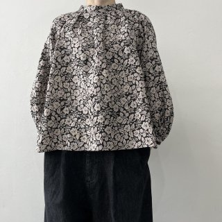 R&D.M.Co- WILD BERRY BACK BUTTON SMOCK / Flax<img class='new_mark_img2' src='https://img.shop-pro.jp/img/new/icons64.gif' style='border:none;display:inline;margin:0px;padding:0px;width:auto;' />