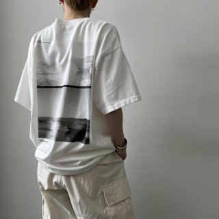 TOUJOURS<br> Photo Print T-Shirt / White