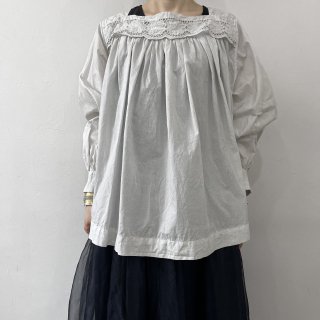 TOUJOURS<br>Natural Garment Dyed Lace Smock Shirt<img class='new_mark_img2' src='https://img.shop-pro.jp/img/new/icons64.gif' style='border:none;display:inline;margin:0px;padding:0px;width:auto;' />
