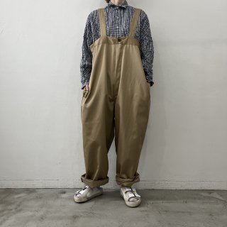 Yarmo<br>High Rise Brace Trousers / Khaki<img class='new_mark_img2' src='https://img.shop-pro.jp/img/new/icons64.gif' style='border:none;display:inline;margin:0px;padding:0px;width:auto;' />