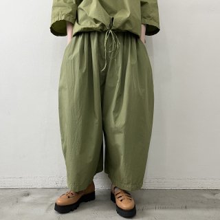 Manuelle Guibal<br>OVERSIZE SHORT ANDI / ARMY<img class='new_mark_img2' src='https://img.shop-pro.jp/img/new/icons64.gif' style='border:none;display:inline;margin:0px;padding:0px;width:auto;' />