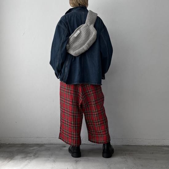 R&D.M.Co- LILIAN YARN HAND KNIT BODY BAG / Gray - +ING MARKET R&D.M.Co- LILIAN YARN HAND KNIT BODY BAG / Gray - +ING MARKET