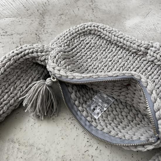 R&D.M.Co- LILIAN YARN HAND KNIT BODY BAG / Gray - +ING MARKET R&D.M.Co- LILIAN YARN HAND KNIT BODY BAG / Gray - +ING MARKET