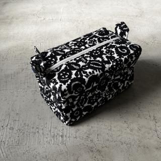 R&D.M.Co-<br>MONO TRICK PRINT QUILTING POUCH / (L)