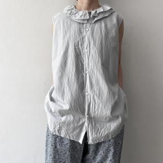 TOUJOURS Ruffle Collar Sleeveless  Shirt / Smoke Saxe Blue<img class='new_mark_img2' src='https://img.shop-pro.jp/img/new/icons64.gif' style='border:none;display:inline;margin:0px;padding:0px;width:auto;' />