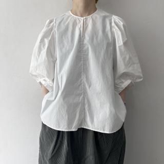 R&D.M.Co- <br> GARMENT DYE TYPEWRITER BIG BALLOON SLEEVE BLOUSE / White