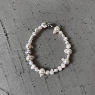 Vase <br> GOLD FISH PEAL BRACELET<img class='new_mark_img2' src='https://img.shop-pro.jp/img/new/icons64.gif' style='border:none;display:inline;margin:0px;padding:0px;width:auto;' />