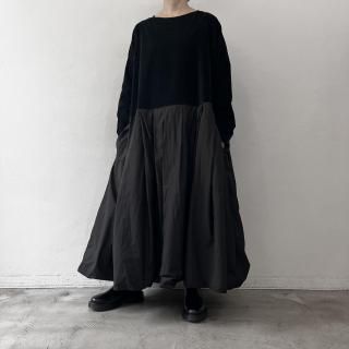 ALBUM DI FAMIGLIA<br>BOATNECK DRESS V + TC / Black<img class='new_mark_img2' src='https://img.shop-pro.jp/img/new/icons64.gif' style='border:none;display:inline;margin:0px;padding:0px;width:auto;' />