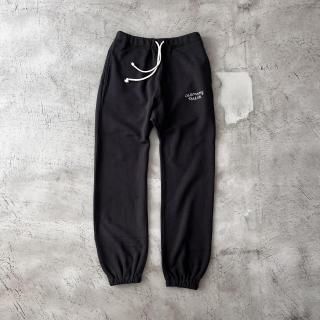 OLDMAN'S TAILOR <br> OMT EMBROIDERY SWEAT PANTS / CHARCOAL<img class='new_mark_img2' src='https://img.shop-pro.jp/img/new/icons64.gif' style='border:none;display:inline;margin:0px;padding:0px;width:auto;' />