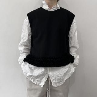 R&D.M.Co -<br> COTTON WOOL FRILL DECORATION BUTTON BIB / Black