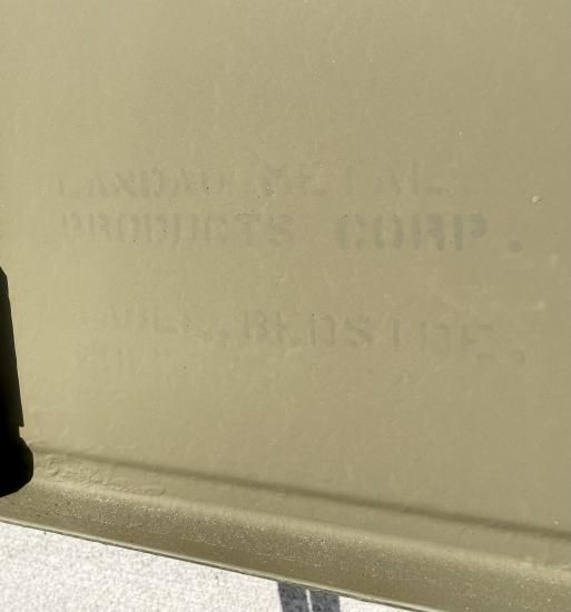 USA・米軍放出品・ヴィンテージ・エンドテーブル 米軍BEDSIDE METAL FOLDING テーブル 米軍放出品 家具