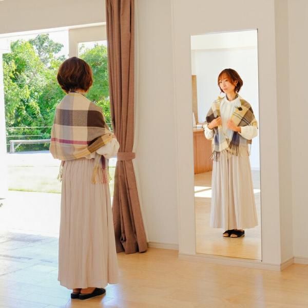掛けれる全身姿鏡 約77cm×106cm【縁フレーム付き】【裏面金具4点付き】 掛けれる全身姿鏡 約77cm×106cm【縁フレーム付き】【裏面金具4点