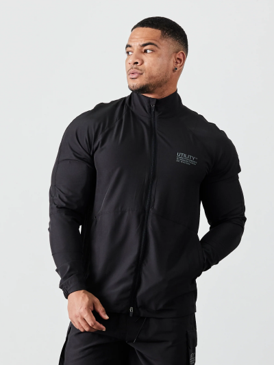 Vanquish Fitness 【ヴァンキッシュフィットネス】 Utility V2 セットアップ トラックジャケット＆カーゴパンツ フルジップ ストレッチ生地 ファネルネック ブラック