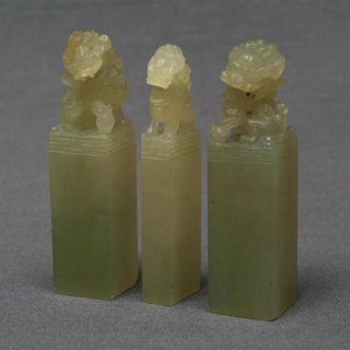 【規格品】紐付沈陽緑彩凍石 1.8cm三課