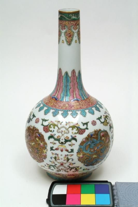 中国美術 粉彩 色絵 黄地 纏草花龍紋 盤 φ40.5cm (LC340) 中国美術 粉彩 色絵 黄地 纏草花龍紋 盤 φ40.5cm (LC340) 中国