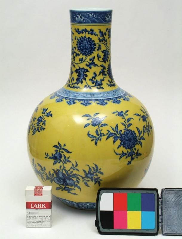 宅配便配送 景徳鎮 黄地青花天球瓶 【一品物】 - 書道用具専門店 西本皆文堂 木工、竹工芸