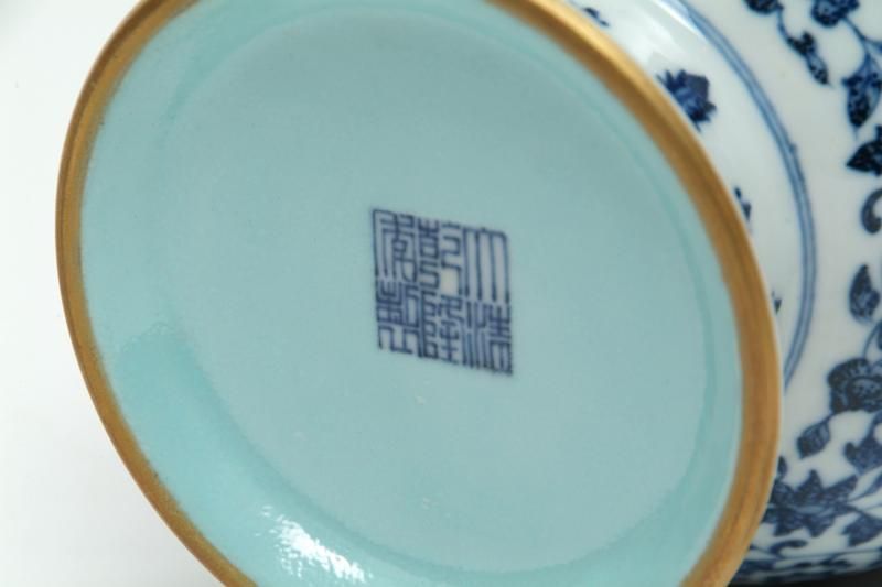 大注目】 工芸品 書道具 文房具 鎮尺 鎮紙 青花纏枝紋透かし彫り