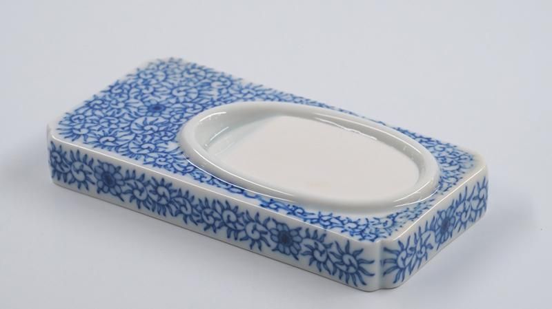 中国　書道具　青花　山水文　円式陶硯　V　8477 中国書道具青花山水文円式陶硯V8477