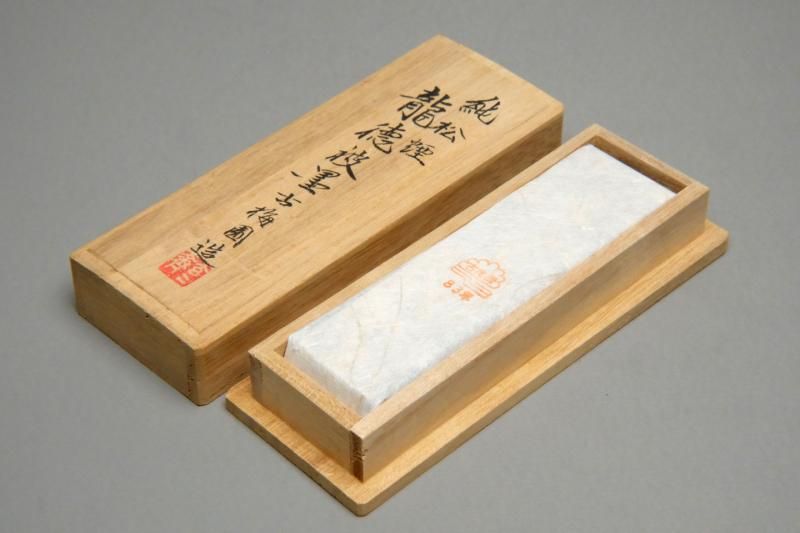 古梅園 龍徳被墨 純松煙 1983年製 - 書道用具専門店 西本皆文堂