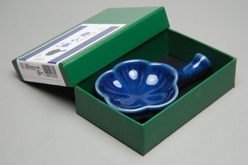 星梅鉢紋箱入り銅鏡 骨董品 古染風梅紋 麺鉢 ｜ 有田焼の源右衛門窯公式オンラインショップ