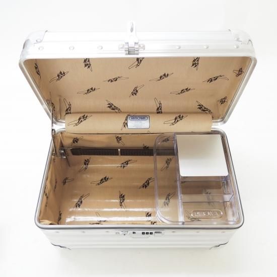 美品 レア リモワ クラシックフライト ビューティーケース 971.38 11L 日本で唯一のリモワRIMOWAのスーツケース専門店です。東京都世田谷区に