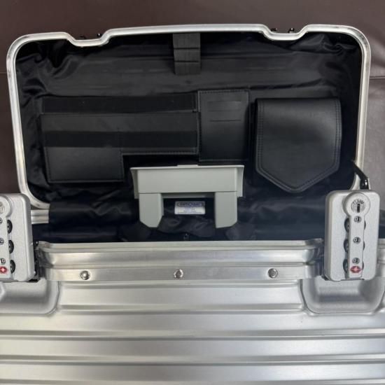 日本で唯一のリモワRIMOWAのスーツケース専門店です。東京都