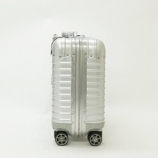 日本で唯一のリモワRIMOWAのスーツケース専門店です。東京都