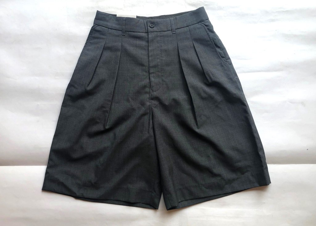 FARAH / Two Tuck Wide Shorts