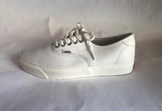 VANS / Authentic Lux