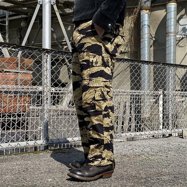 ワンウォッシュリアルマッコイズ　TIGER CAMOUFLAGE TROUSERS