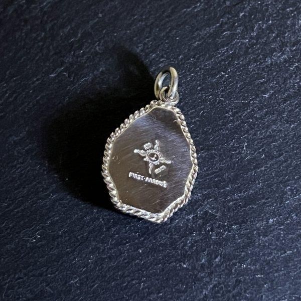 美品　ファーストアローズ　k18メタル付フェザーS 楽天市場】ポイント2倍!!ファーストアローズ K18メタル Sサイズ