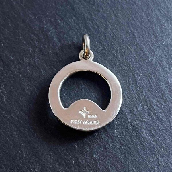 ファーストアローズ ターコイズ付カラ草彫りループメタルトップ