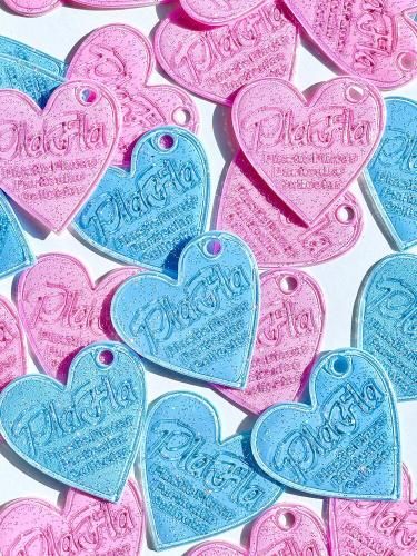 <img class='new_mark_img1' src='https://img.shop-pro.jp/img/new/icons9.gif' style='border:none;display:inline;margin:0px;padding:0px;width:auto;' />PlaFlaHeart Shape Charm(Glitter)