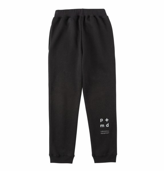 PMD+LAB Emblem Sweat Pants<img class='new_mark_img2' src='https://img.shop-pro.jp/img/new/icons8.gif' style='border:none;display:inline;margin:0px;padding:0px;width:auto;' />