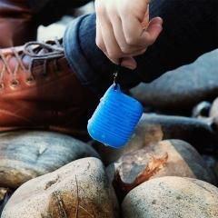 ڥݥåɥAirPods 1塦2塦磻쥹OKѿAirPods Water Resistant Case Blue w/ Black Carabiner