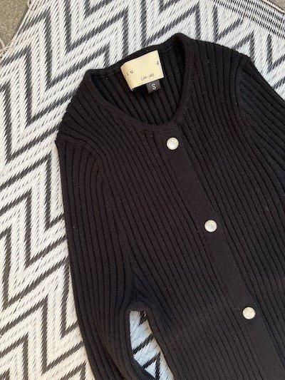 GIUGIU - NONNA PEARL CARDIGAN / ONYX - I SEE ALL