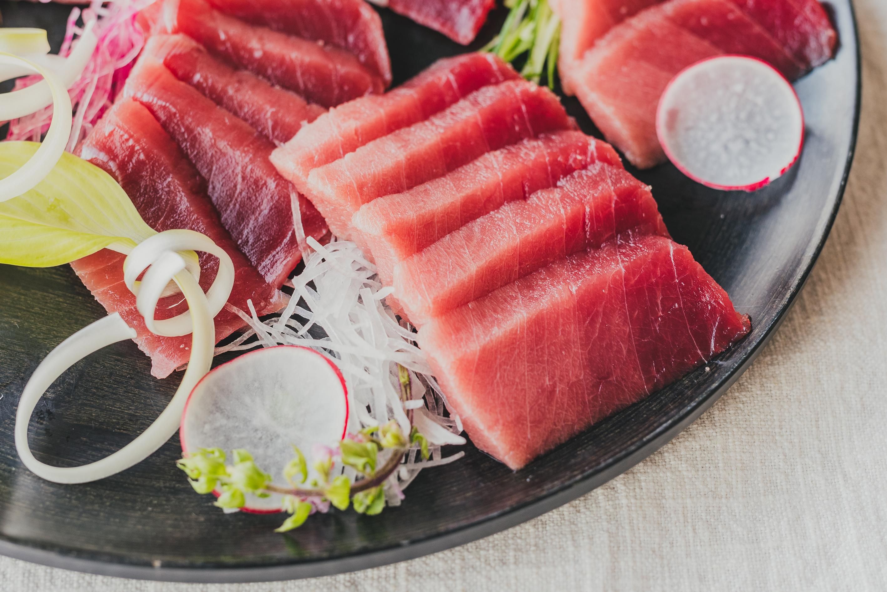 FISHSTAND - 【三崎 恵まぐろ】天然メバチまぐろとろ・赤身断面