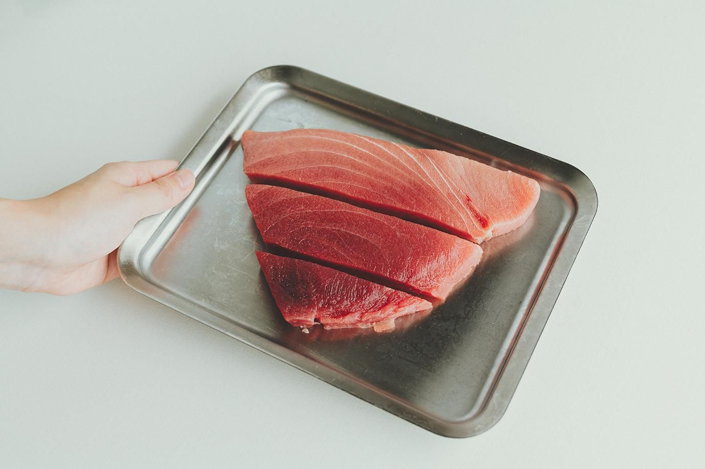 マグロ FISHSTAND - 【三崎 恵まぐろ】天然メバチまぐろとろ・赤身断面