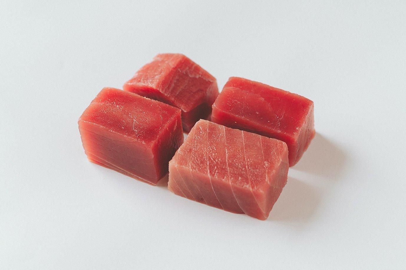 天然メバチまぐろ 赤身 切り落とし｜形は不揃い・味は一級品