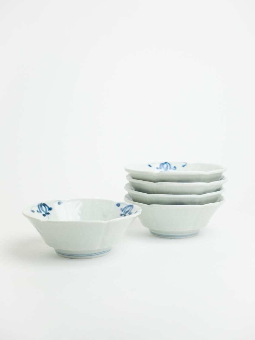 染付陽刻唐文輪花小鉢 佐藤もも子 Aelu Online Shop 染付陽刻唐文輪花小鉢 佐藤もも子 Aelu Online Shop