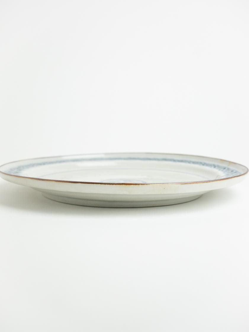 染付七宝鳥文リム8寸皿 / 志村和晃 - AELU ONLINE SHOP 染付七宝鳥文リム8寸皿 / 志村和晃 - AELU ONLINE SHOP